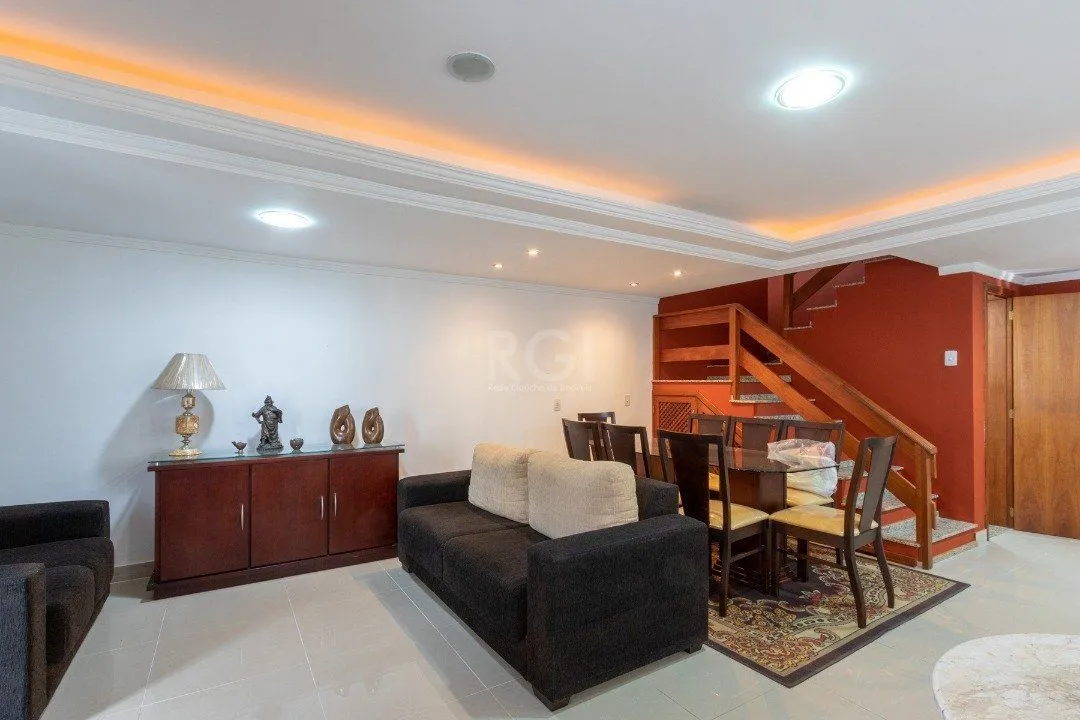 Imagem Casa para Venda - 247m², 3 dormitórios, sendo 1 suites, 4 vagas - Vila Nova