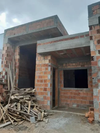 Imagem Casa em construção com 3 dormitórios sendo 1 suíte e 2 vagas de garagem em Palhoça/SC