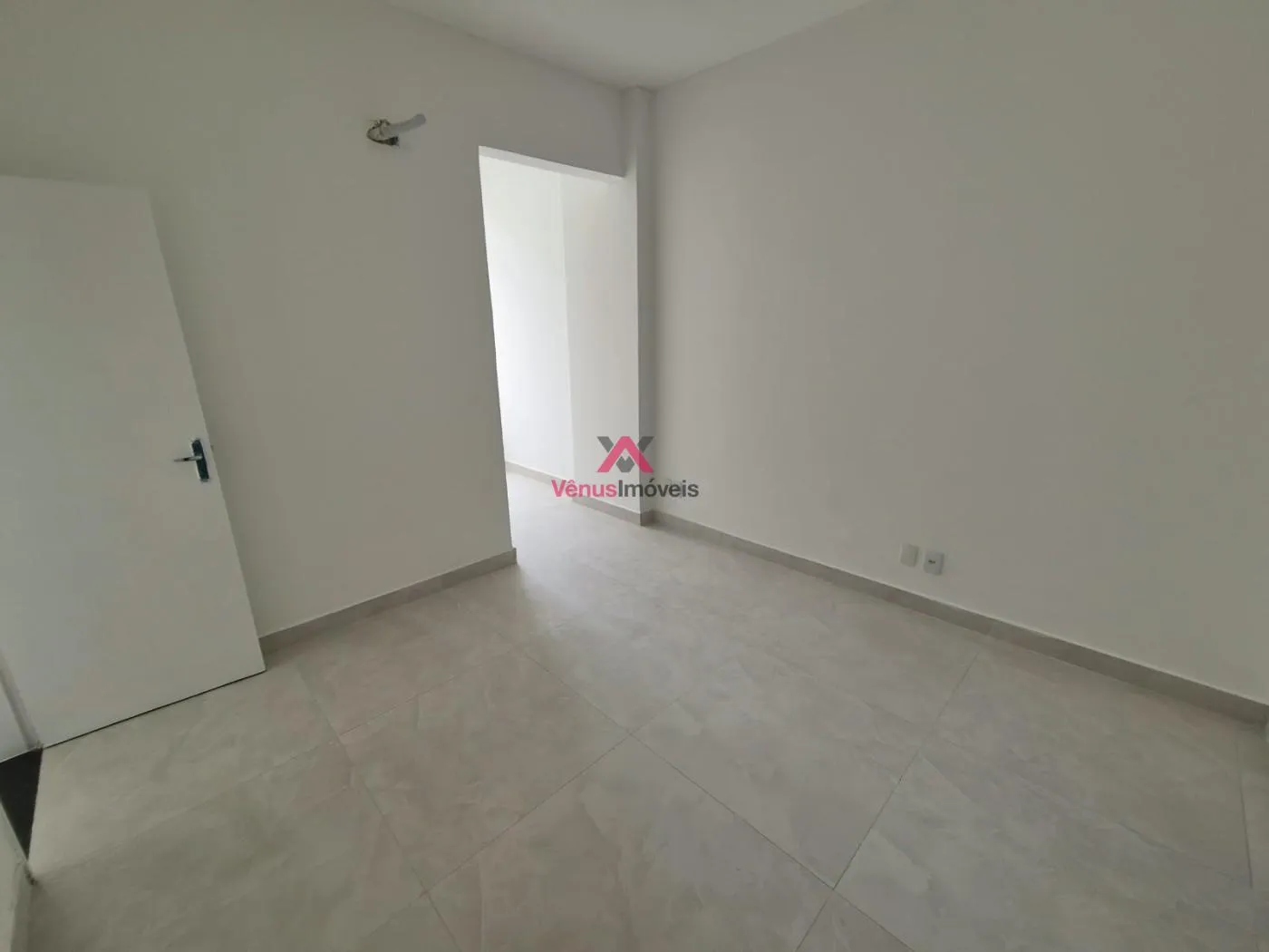 Imagem Apartamento para Venda em Rio de Janeiro, Leme, 2 dormitórios, 1 banheiro, 1 vaga
