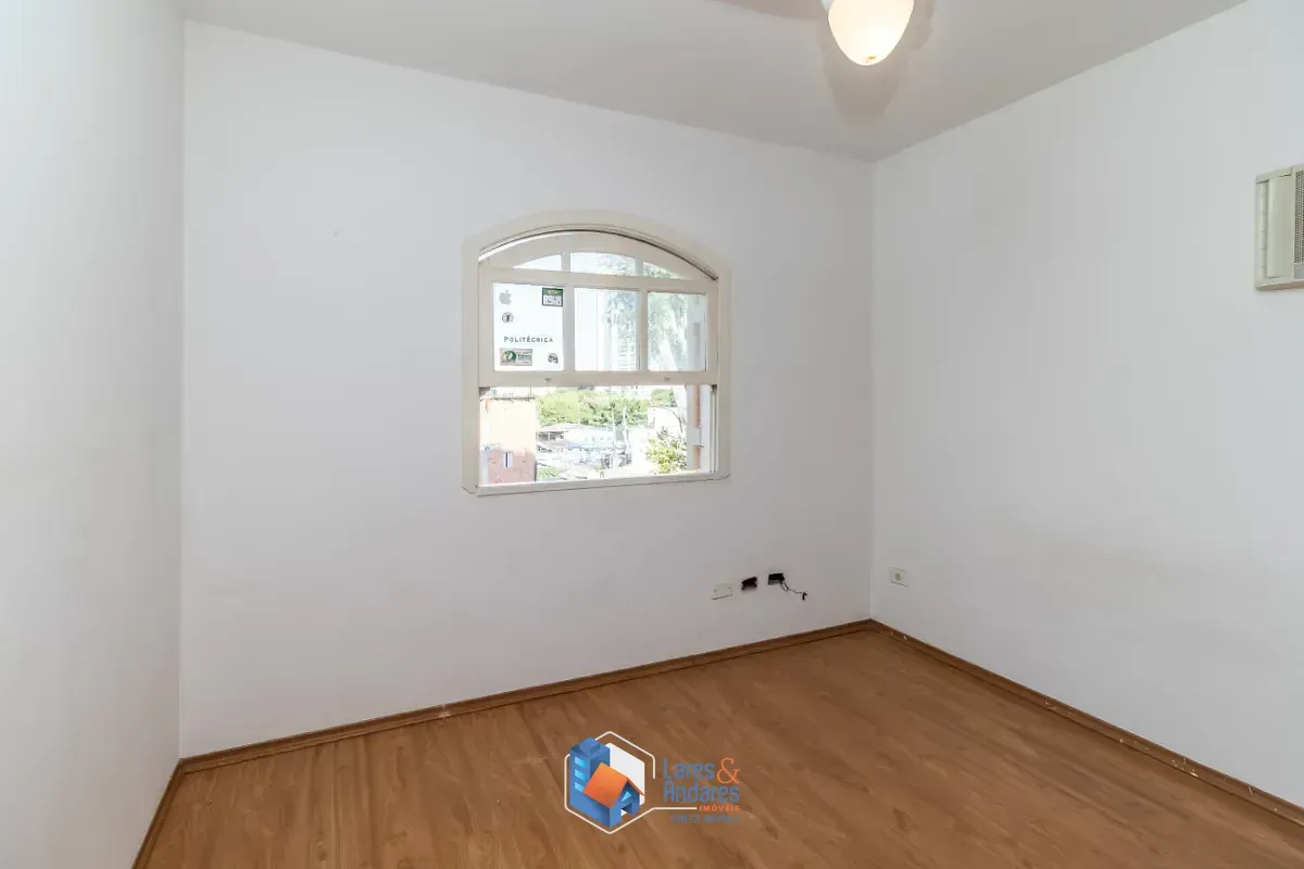 Imagem Sobrado para venda em Jardim Umuarama com 3 quartos, sendo 1 suíte, 180m²