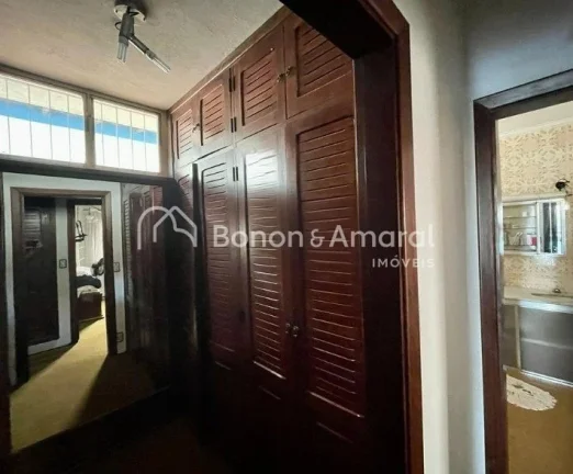 Imagem Casa assobradada à venda no bairro Jardim Proença, localização privilegiada de frente para um bo...