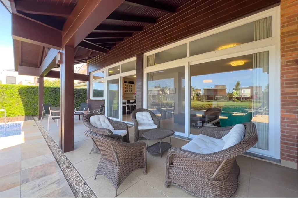 Imagem Casa de condomínio à venda em Xangri-Lá, Centro, com 4 quartos, 274m2