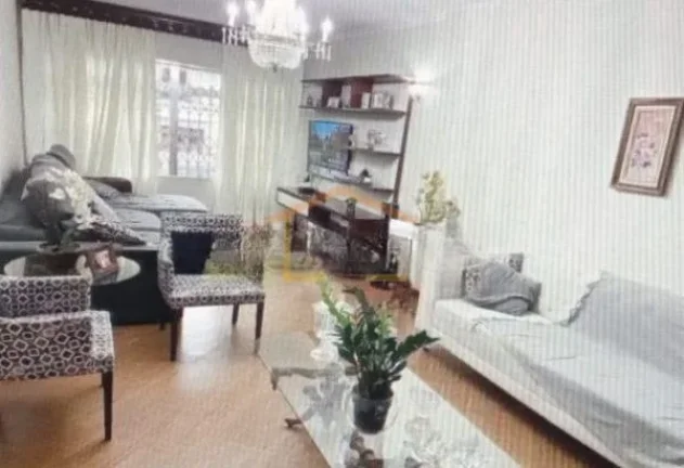 Imagem Sobrado mobiliado, com aproximadamente 298m², 5 dormitórios, sendo 2 suites, uma na parte superior...
