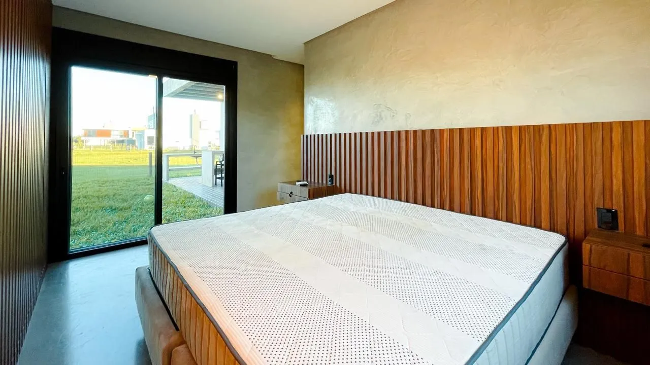 Imagem Casa de condomínio à venda em Torres, Centro, com 4 quartos, 221.55m2