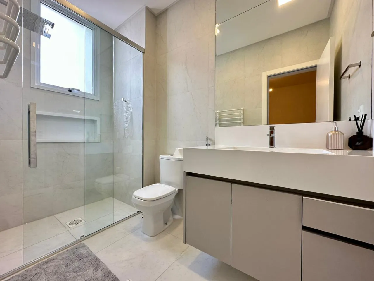 Imagem Apartamento com vista para o mar à venda com 190m2 por R$ 4.500.000,00