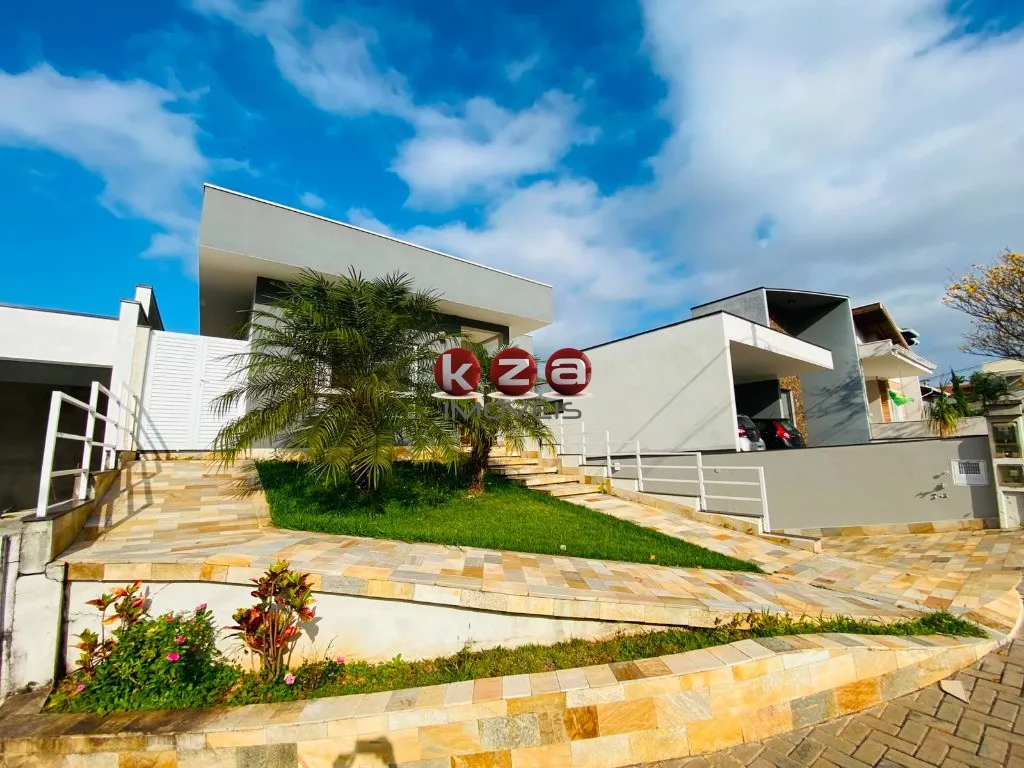 Imagem Casa para locação em condomínio exclusivo de Valinhos-SP, 3 quartos, 3 suítes, 3 salas, 5 banheiros, 6 vagas, 242m². Lenheiro
