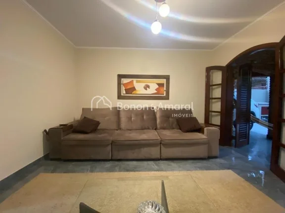 Imagem Casa com estilo suíço muito harmônica! No térreo iniciamos por uma sala de estar/TV toda avarand...