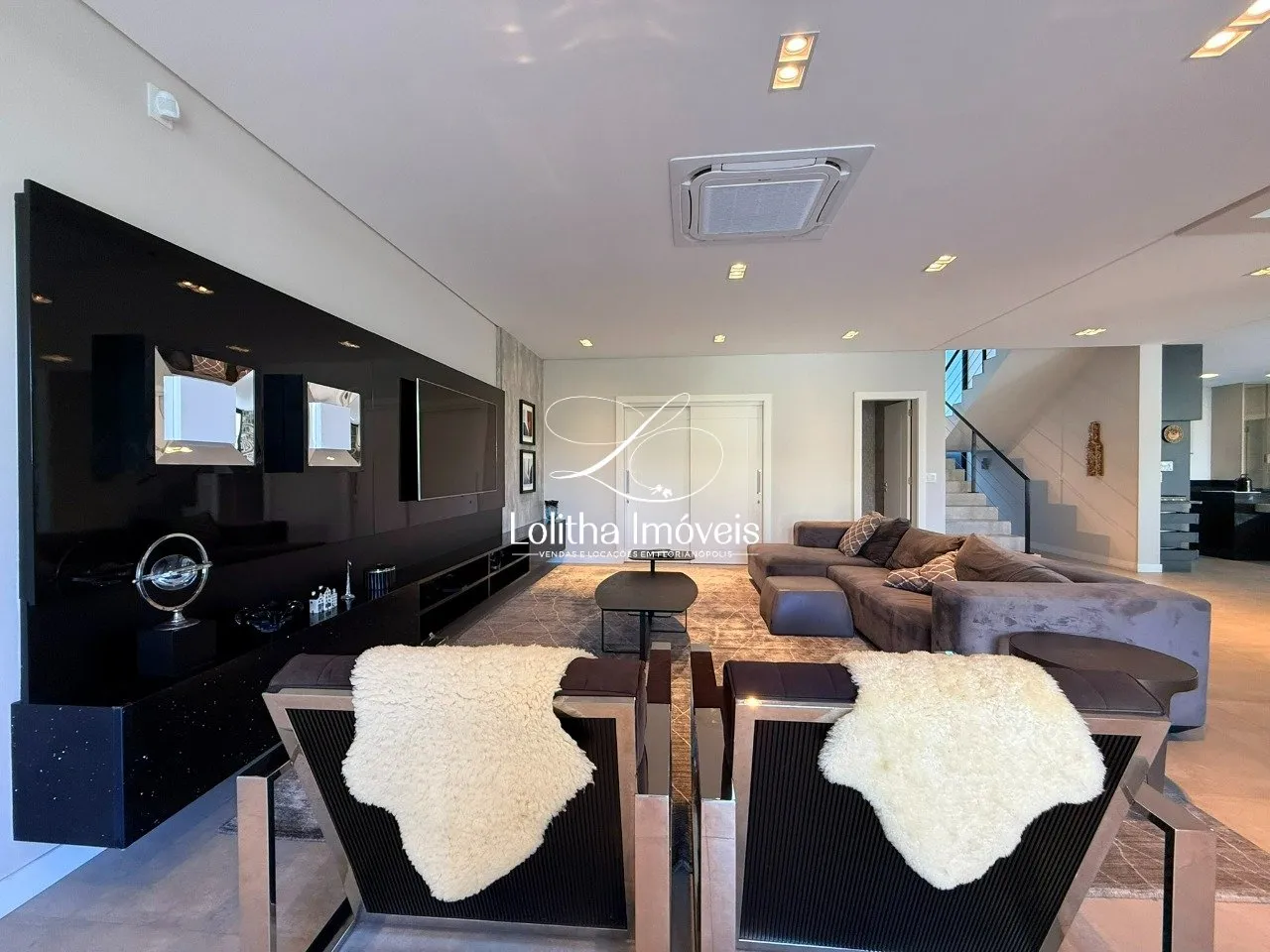 Imagem CASA COM 5 SUÍTES Á VENDA EM JURERÊ - FLORIANÓPOLIS/SC