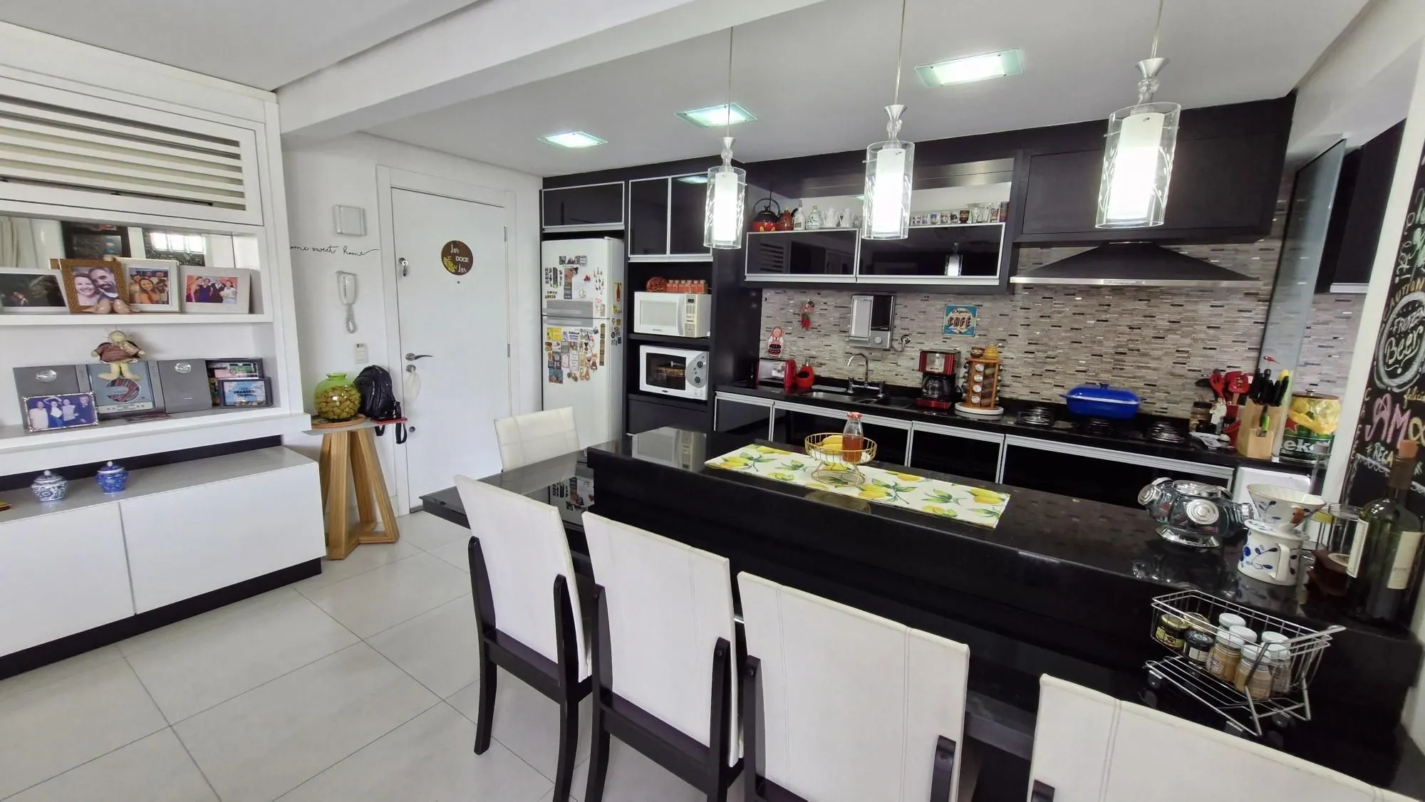 Imagem Apartamento mobiliado no Central Parque, 3 dormitorios sendo 1 suíte, banheiro social, lavabo, 114,00m² área privativa, 2 garagens