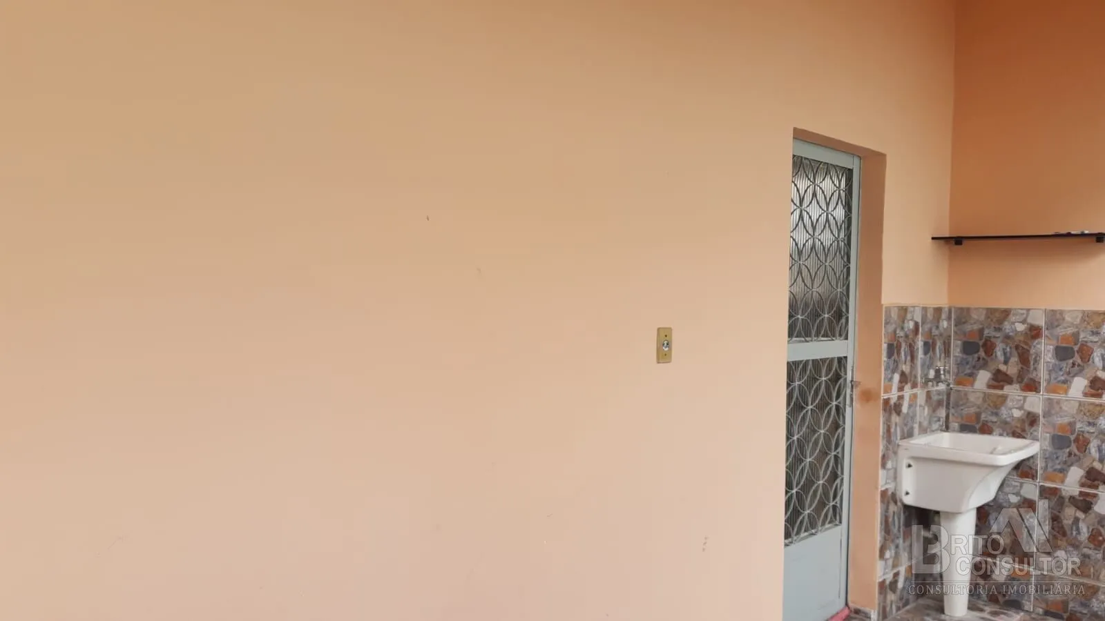 Imagem Casa com 2 Qts, Quintal, 3 Vagas ou mais, em Trindade, São Gonçalo/RJ