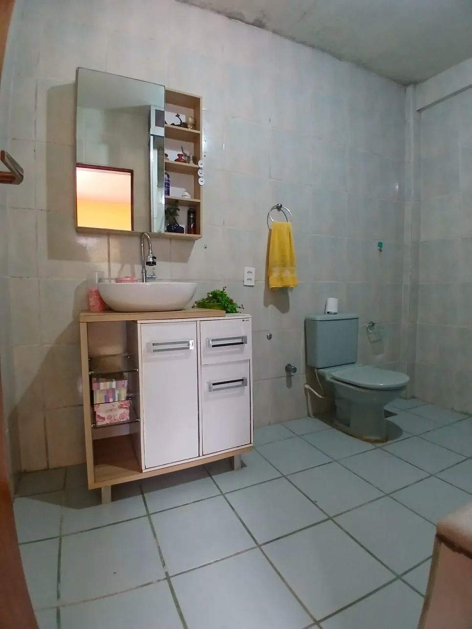 Imagem Ampla casa com patio no bairro Rubem Berta .
