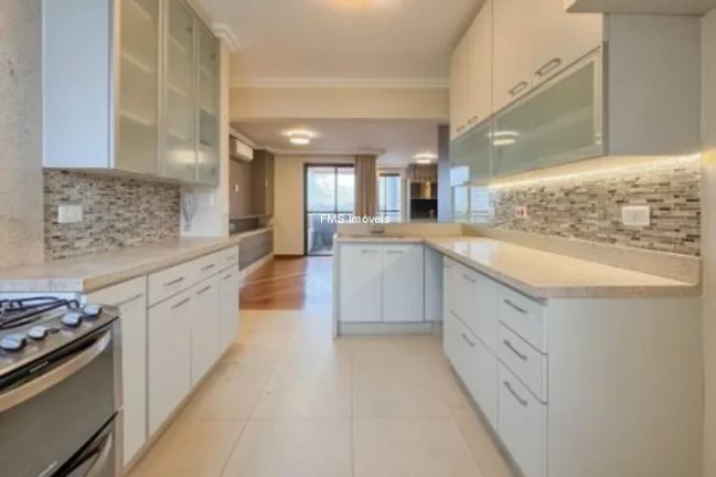 Imagem Apartamento à venda ou locação na Vila Mariana com 3 quartos sendo 1 suíte, 2 banheiros, 3 vagas, 116m²