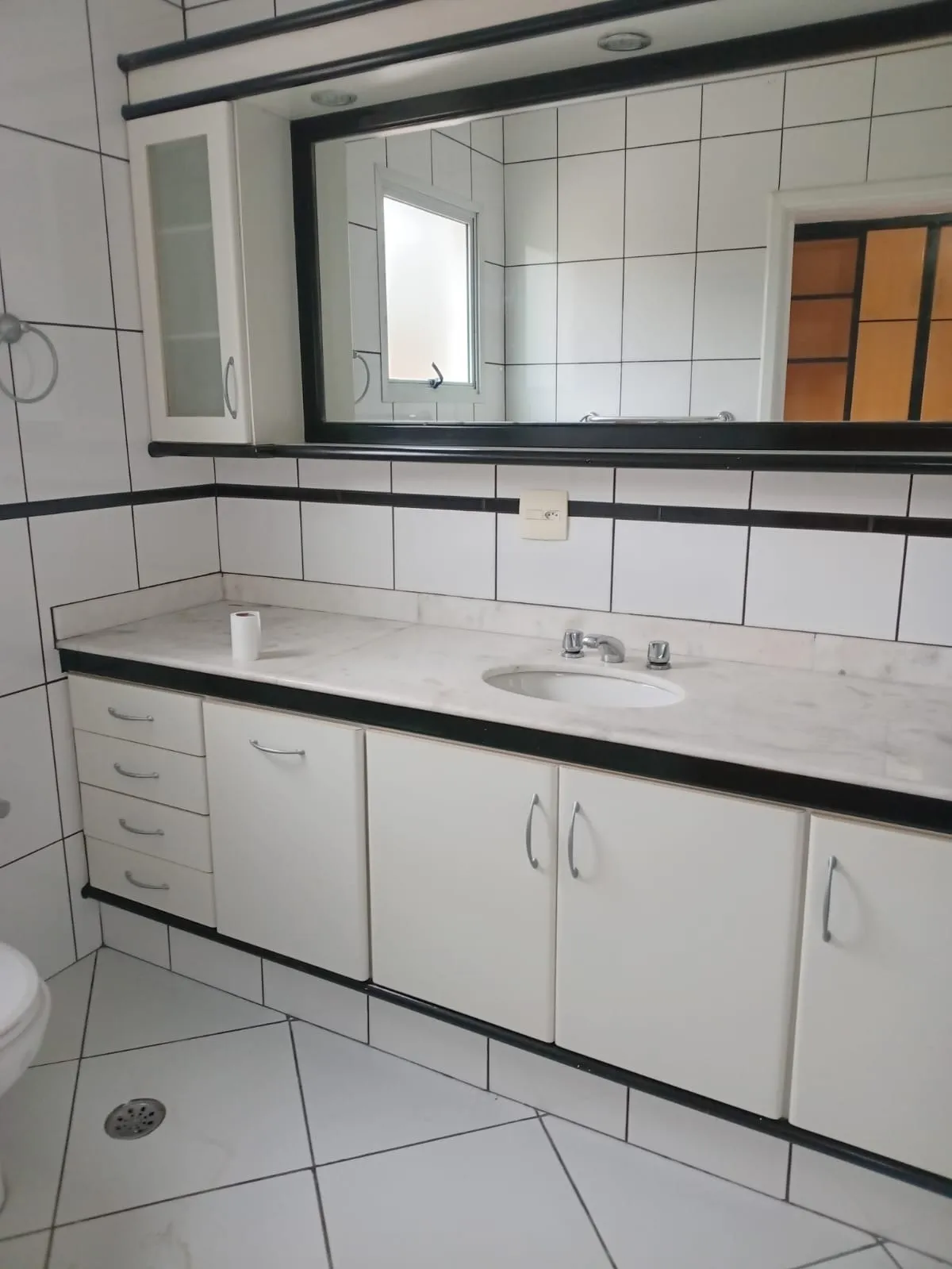 Imagem Casa de alto padrão em condomínio no Tamboré, Santana de Parnaíba-SP: 4 quartos, 4 suítes, 2 salas, 4 banheiros, 4 vagas.