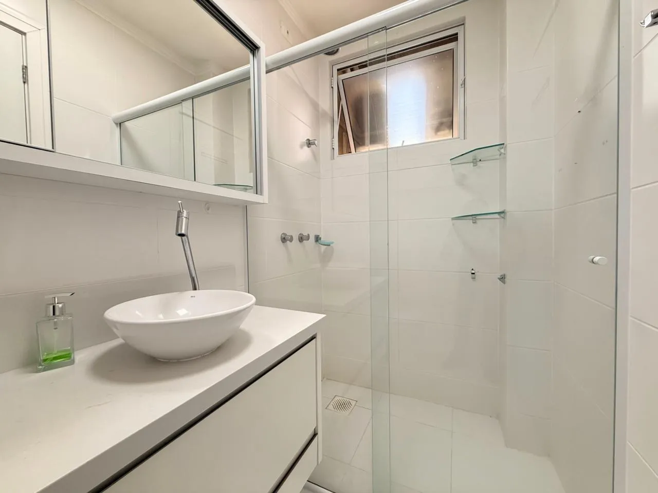 Imagem Apartamento com vista para o mar à venda com 197.7m2 por R$ 2.490.000,00