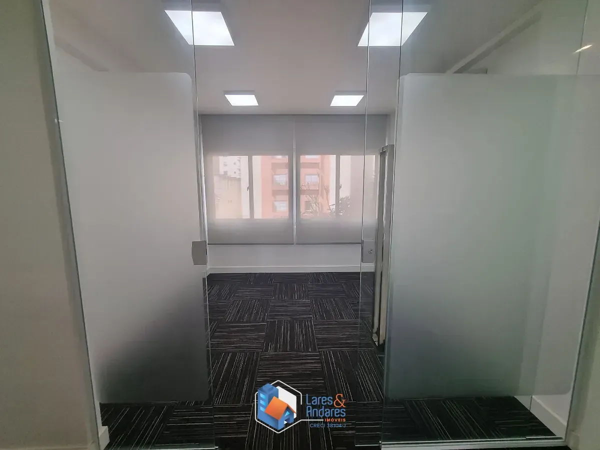 Imagem Conjunto comercial para venda em Cerqueira César, 108m²