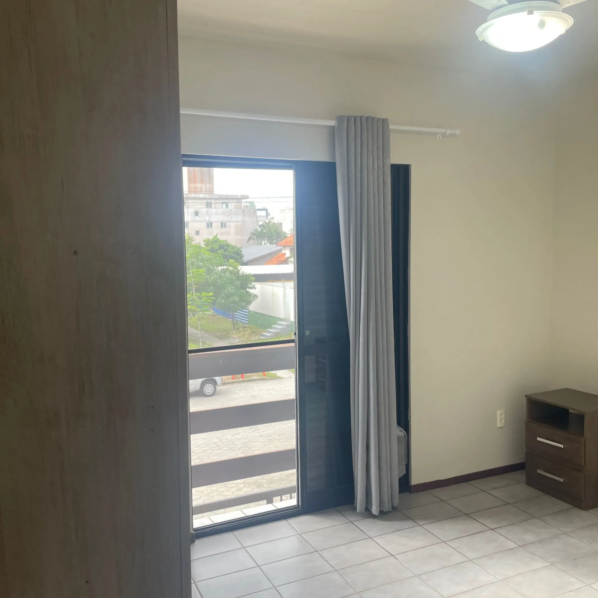 Imagem Apartamento de um dormitório, semimobiliado, para locação anual em Jurerê