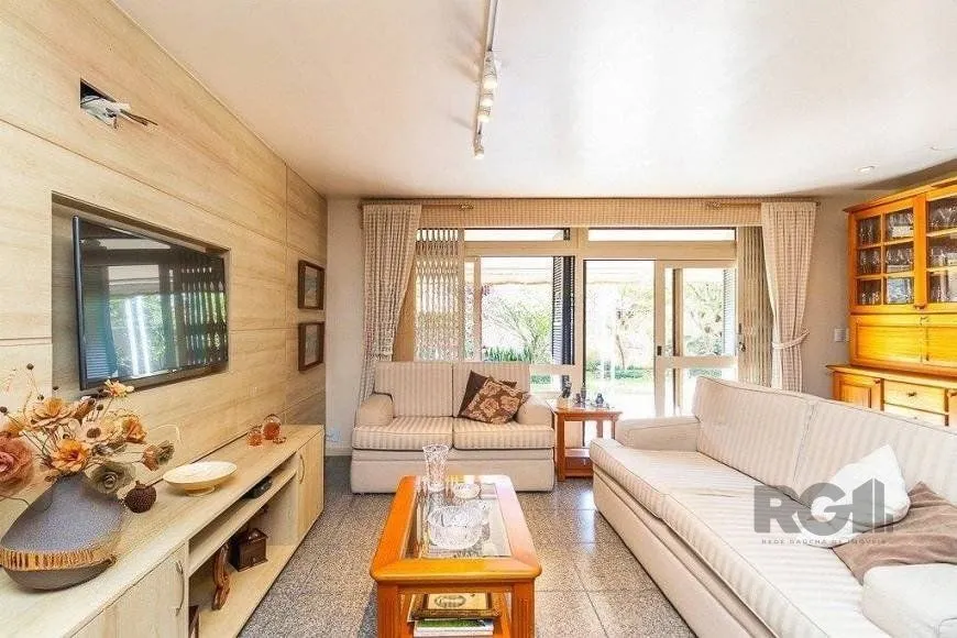 Imagem Casa para Venda - 235m², 4 dormitórios, sendo 1 suites, 2 vagas - Azenha