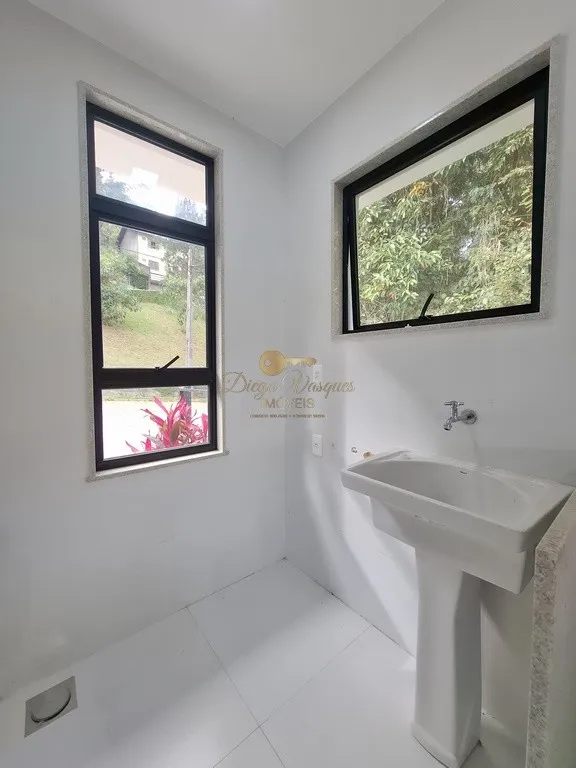 Imagem Casa em Condomínio para Venda em Teresópolis / RJ no bairro Green Valley