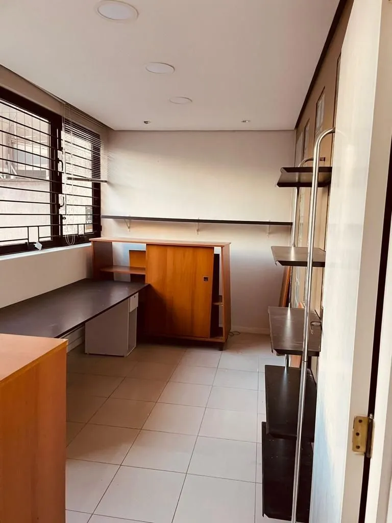 Imagem Sala comercial à venda em Porto Alegre, Moinhos de Vento, 32.71m2