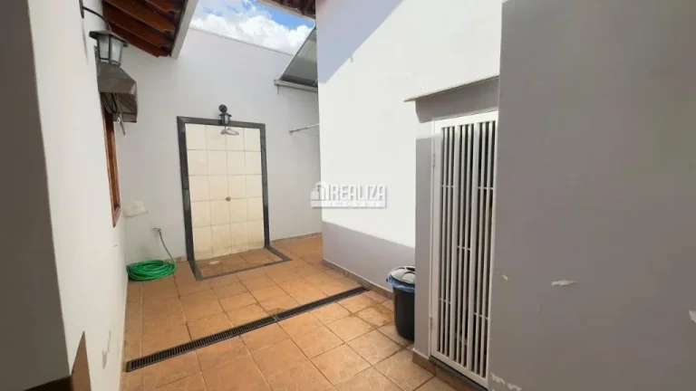 Imagem Casa à venda em Uberaba - 3 dormitórios, suítes, varanda gourmet!