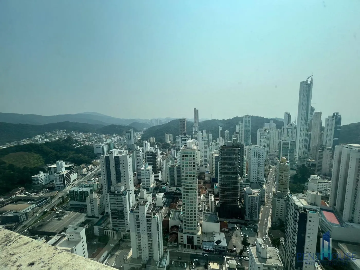 Imagem Apartamento Zona Central para Venda em Balneário Camboriú, CENTRO, 4 dormitórios, 4 suítes, 5 banheiros, 3 vagas
