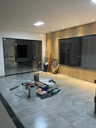 Imagem CASAL IMÓVEIS VENDE CASA TERREA MONTENEGRO BOULEVARD 3 SUÍTES + 6 VGS + PISCINA PRIVATIVA