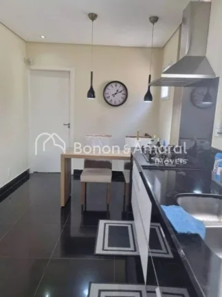 Imagem Sobrado amplo com ambientes bem distribuídos, ideal para quem busca conforto e espaço para a famí...