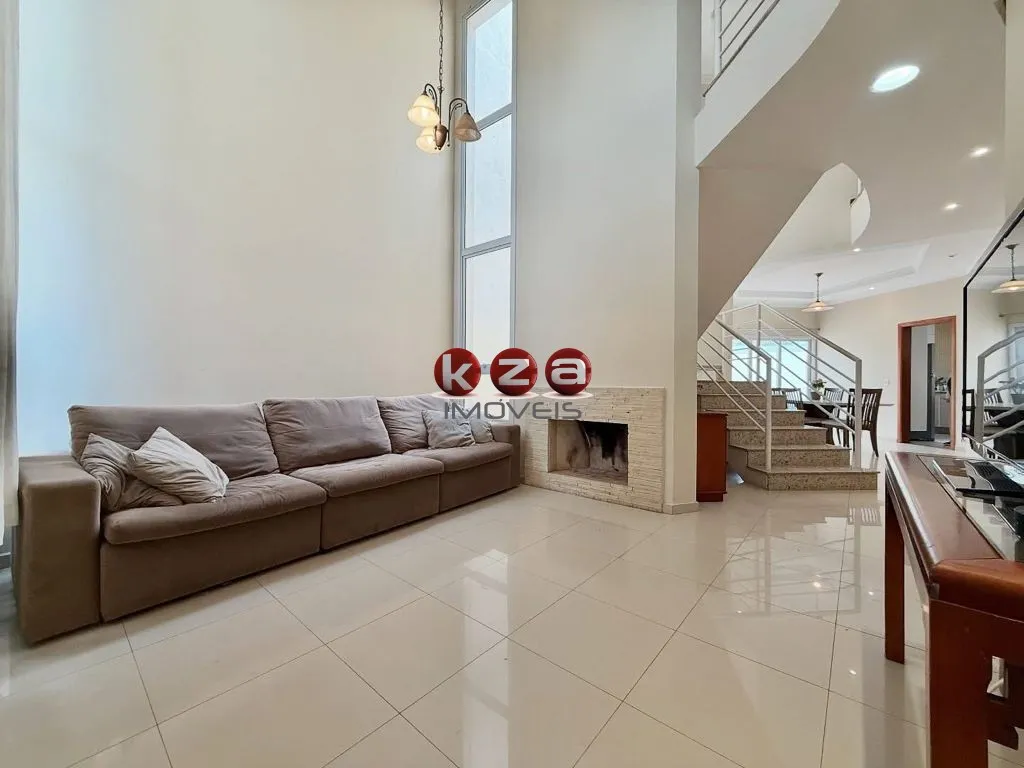 Imagem Casa em Condomínio à Venda em Valinhos-SP, Condomínio Vivenda das Cerejeiras, 3 quartos, 1 suíte, 2 salas, 4 banheiros, 4 vagas, 238m².
