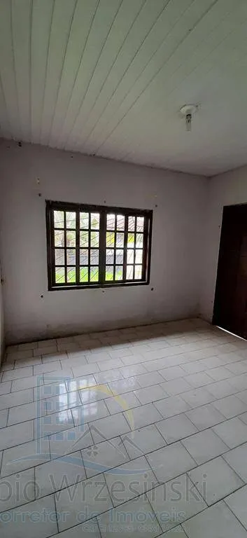 Imagem Vendo Terreno Esquina Itinha edificado com uma casa de Alvenaria