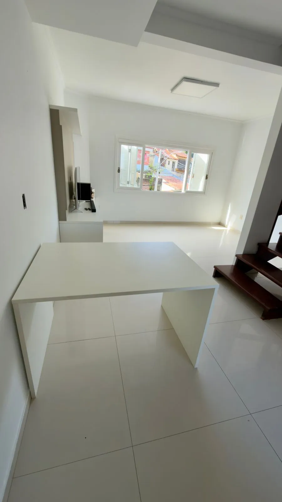 Imagem Casa com 02 quartos e 02 vagas no Bairro Jardim Itu em Porto Alegre