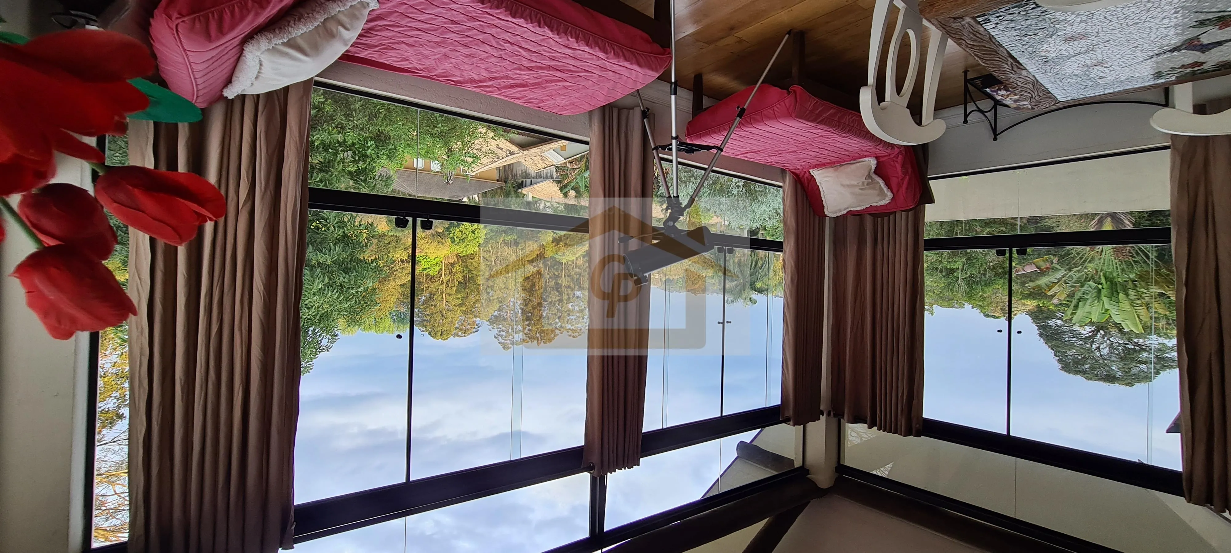 Imagem Casa Alto Padrão em condomínio fechado, 3 quartos sendo 2 suítes, 3 vagas cobertas
