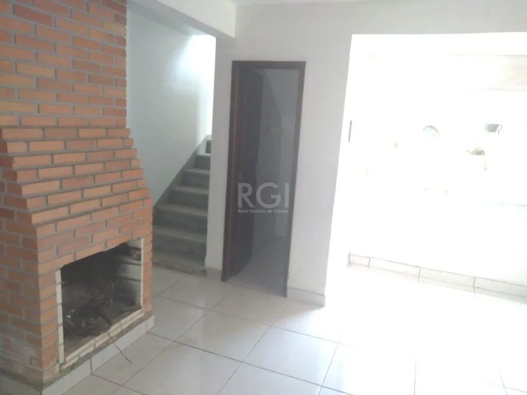 Imagem Casa para Venda com 2 dormitórios e 3 vagas no bairro Belém Novo