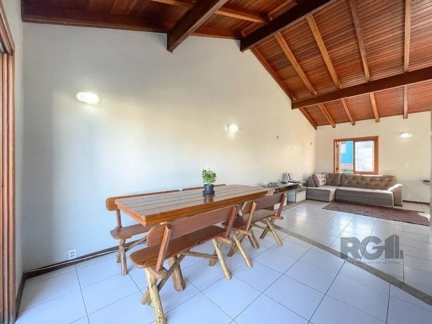 Imagem Excelente casa de 121m² com 3 dormitórios e 2 vagas.