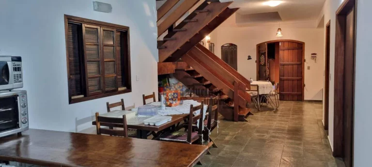 Foto do imóvel Sobrado com 4 suítes à venda, 215 m² por R$ 950.000 - Massaguaçu - Caraguatatuba/SP