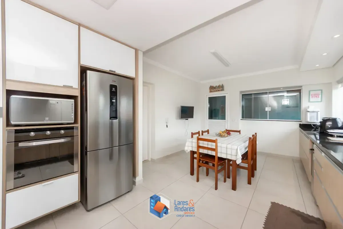 Imagem Casa para venda em Água Fria com 3 quartos, sendo 2 suítes, 219m²