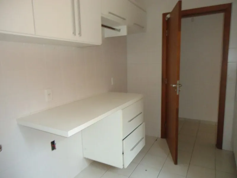 Imagem Magnífica Casa de Condomínio à Venda em Valinhos-SP, Bairro Pinheiro: 4 quartos, 4 suítes, 3 salas, 5 banheiros, 5 vagas, 450m².