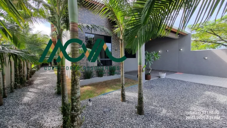 Imagem Belíssima residência térrea, moderna e recém-construída, PERTINHO da Praia