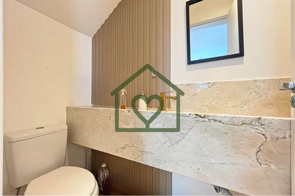 Imagem Este belo sobrado de 96m² oferece 3 dormitórios, incluindo 1 suíte com sacada. 
 A área social c...