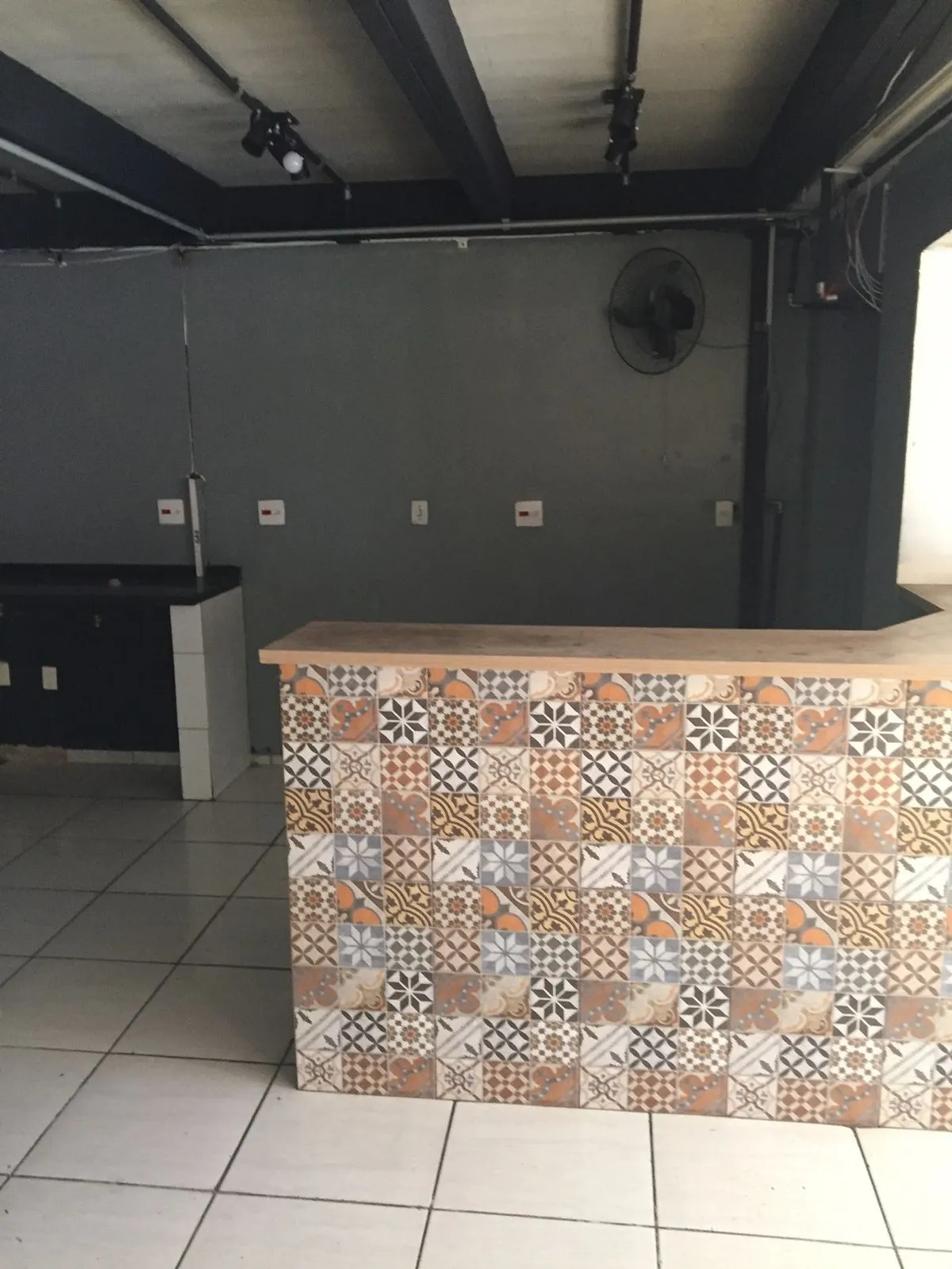 Imagem Salão Comercial para Locação no Centro de Sorocaba-SP: 1 Sala, 4 Banheiros, 164m² de Área