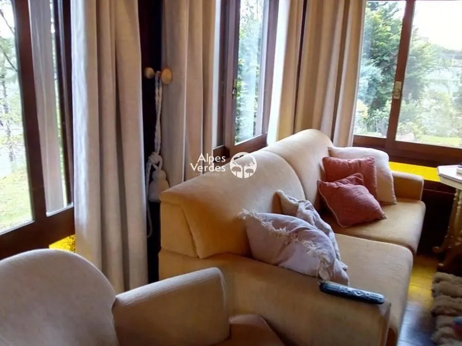 Imagem Vende-se Casa em Condominio com 3 suites a 5 minutos da Rua Coberta