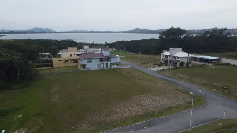Imagem Terreno no Condomínio Lagoa Azul: luxo, lazer e natureza na Praia do Rosa!