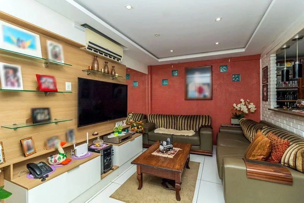 Imagem CASA 03 dormitórios, 2 suítes, 216m² privativos com piscina no BAIRRO MEDIANEIRA