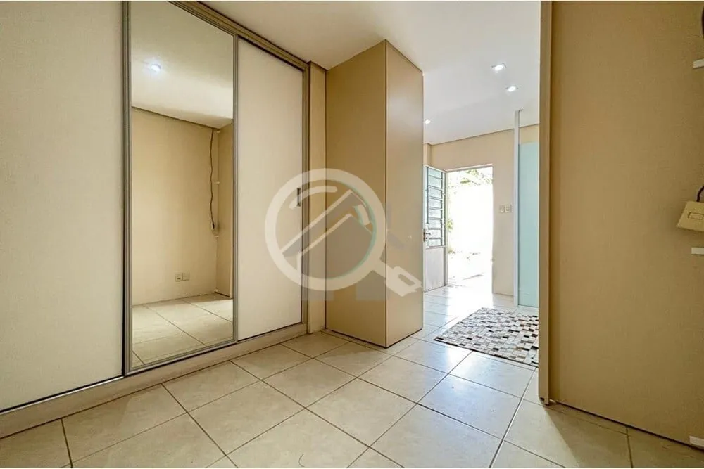 Imagem Se você busca um imóvel aconchegante e bem localizado, esta é a sua chance! Este apartamento de 1...