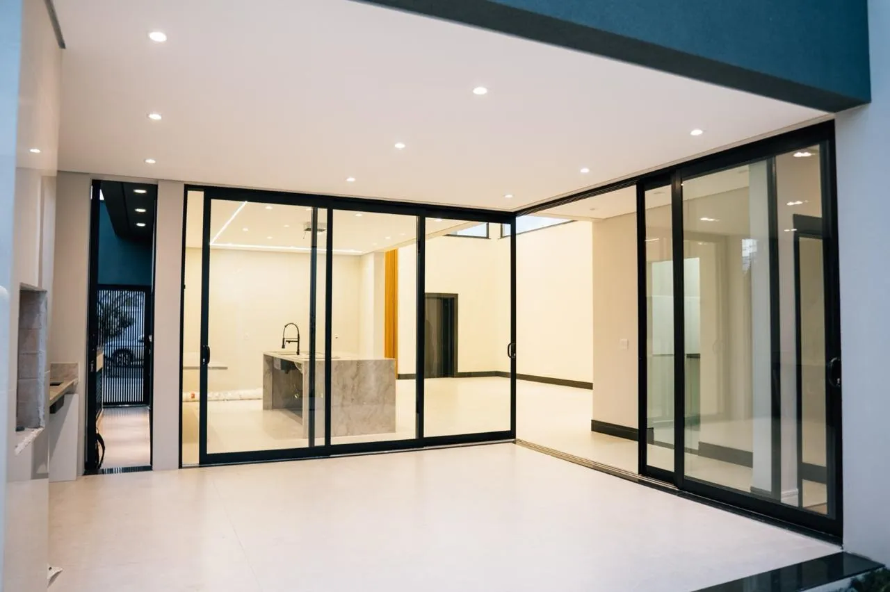 Imagem Exclusiva Casa Térrea no Montblanc com Design Assinado e Localização Privilegiada!