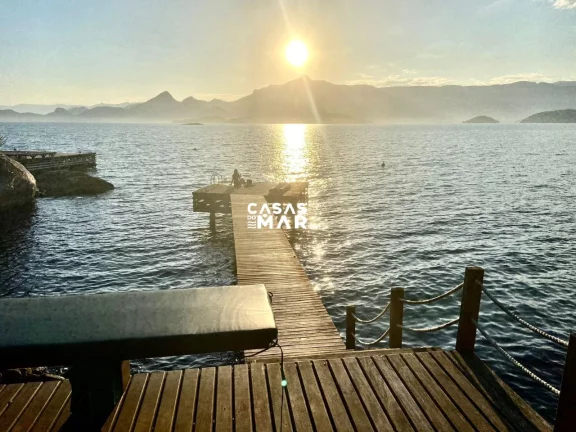 Imagem Casa Frente Mar Tanguá Angra dos Reis-RJ: 5 suítes + dependência, piscina, churrasqueira, píer e mais!