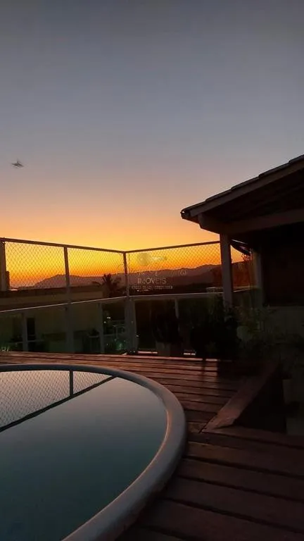 Imagem Cobertura Duplex para Venda em Niterói / RJ no bairro Itacotiara