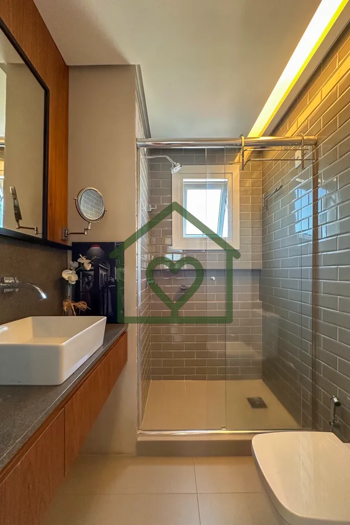 Imagem Excelente apartamento mobiliado, 2 dormitórios sendo 1 suíte, último andar com vista privilegiada...