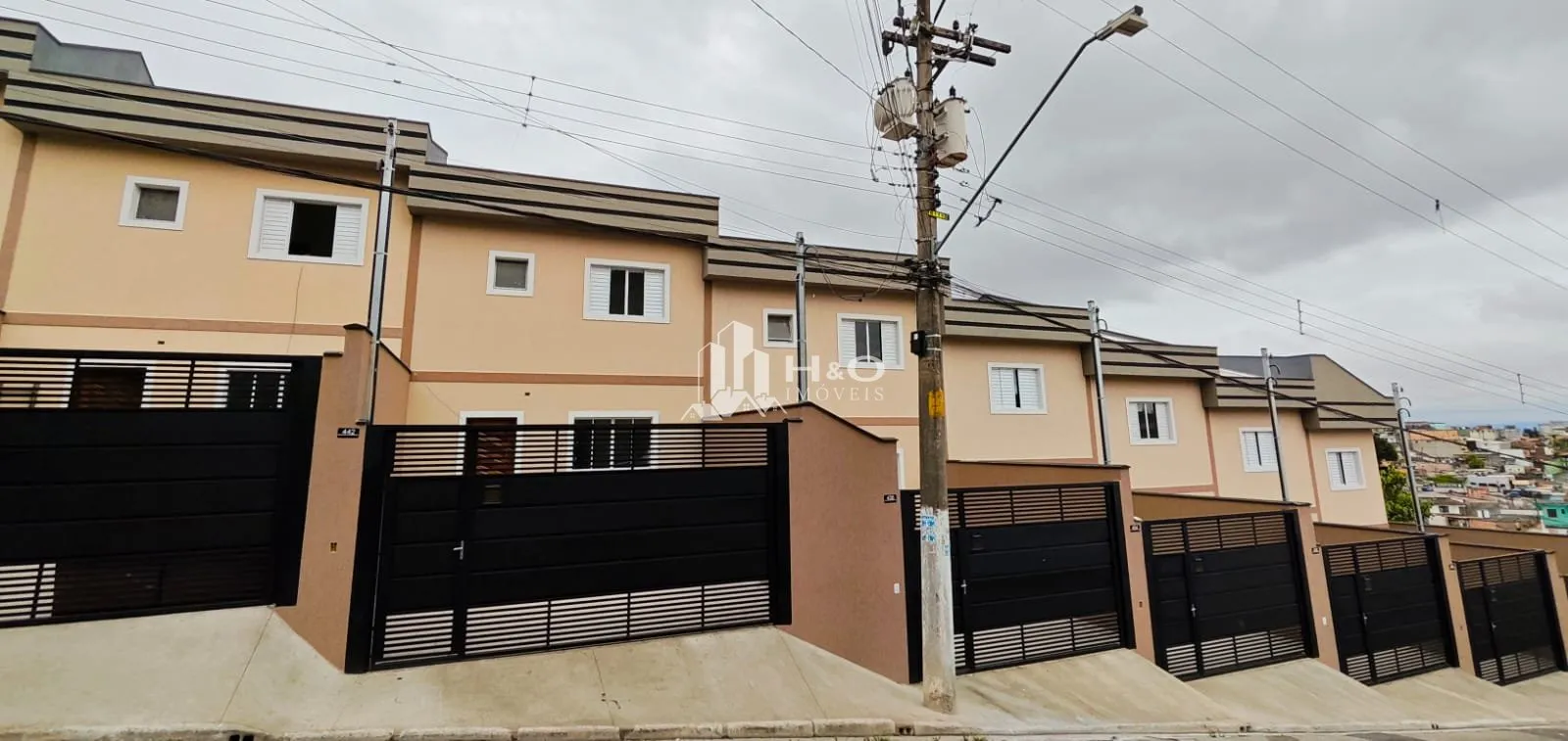 Imagem Sobrado Frontal à Venda na Vila Áurea - Guaianazes
