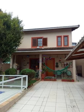 Imagem Casa 5 dorms, 3 suites, Piscina