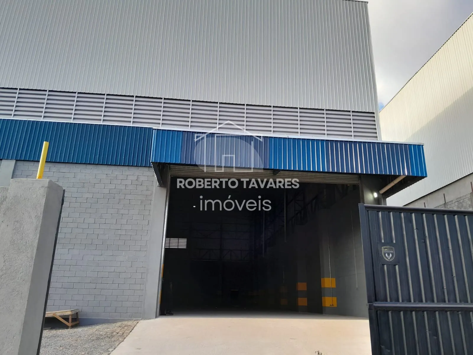 Imagem Galpão para Venda - 4 Docas - 1 Rampa - 15 Vagas de garagens - Junto a Rod. Régis Bittencourt (BR116).